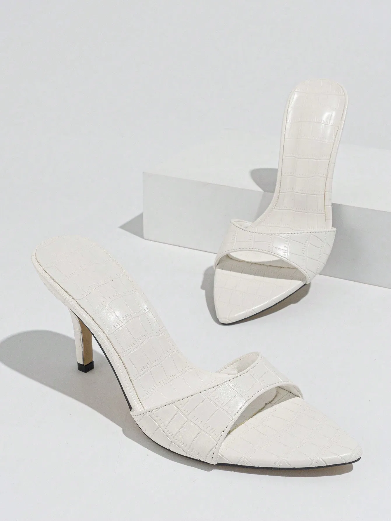 High-Heeled, Pointed-Toe, White Crocodile-Printed Mules With Stiletto