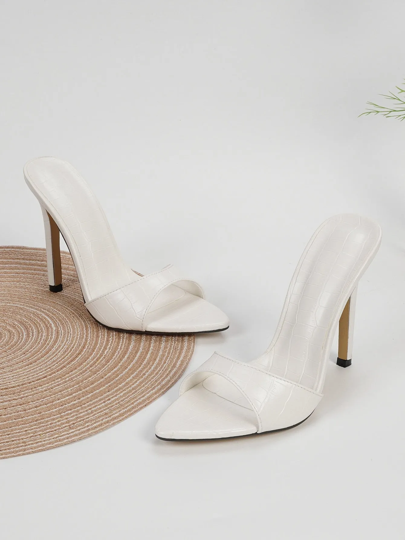 High-Heeled, Pointed-Toe, White Crocodile-Printed Mules With Stiletto