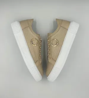 “P-7” LOW-TOP SNEAKERS IN BEIGE LEATHER WITH GOLD RING AND PERFORATED SIDE.