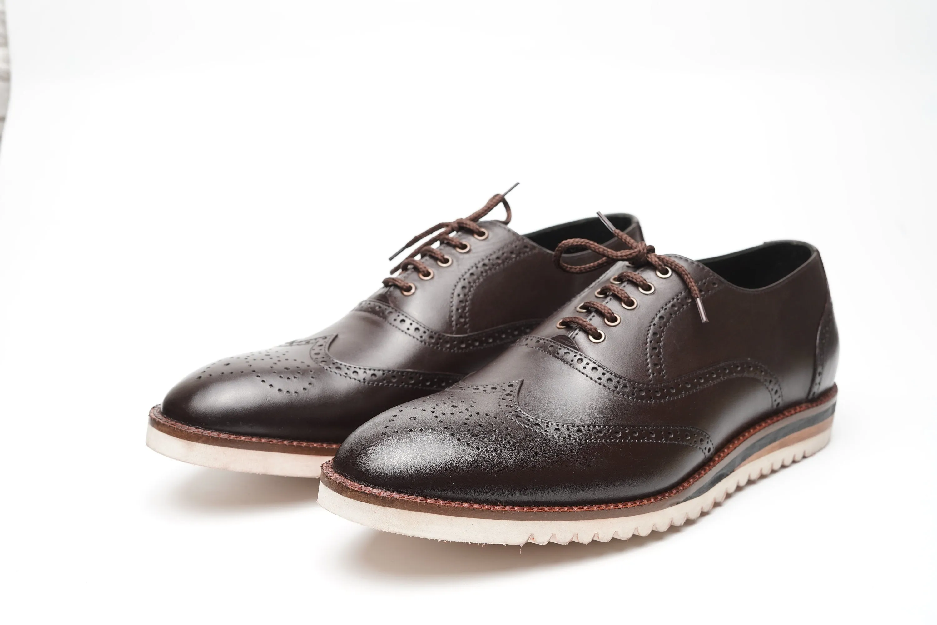 Real handmade Brown Hand Dyed, Hand Stitched Wingtip Oxford Casual Shoes Made of full Grain Natural Crust leather With Rubber Sole